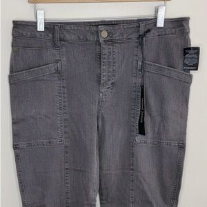 NWT Liverpool The Ankle Cargo Skinny Jeans in Cypress Dark Olive Size 14/32